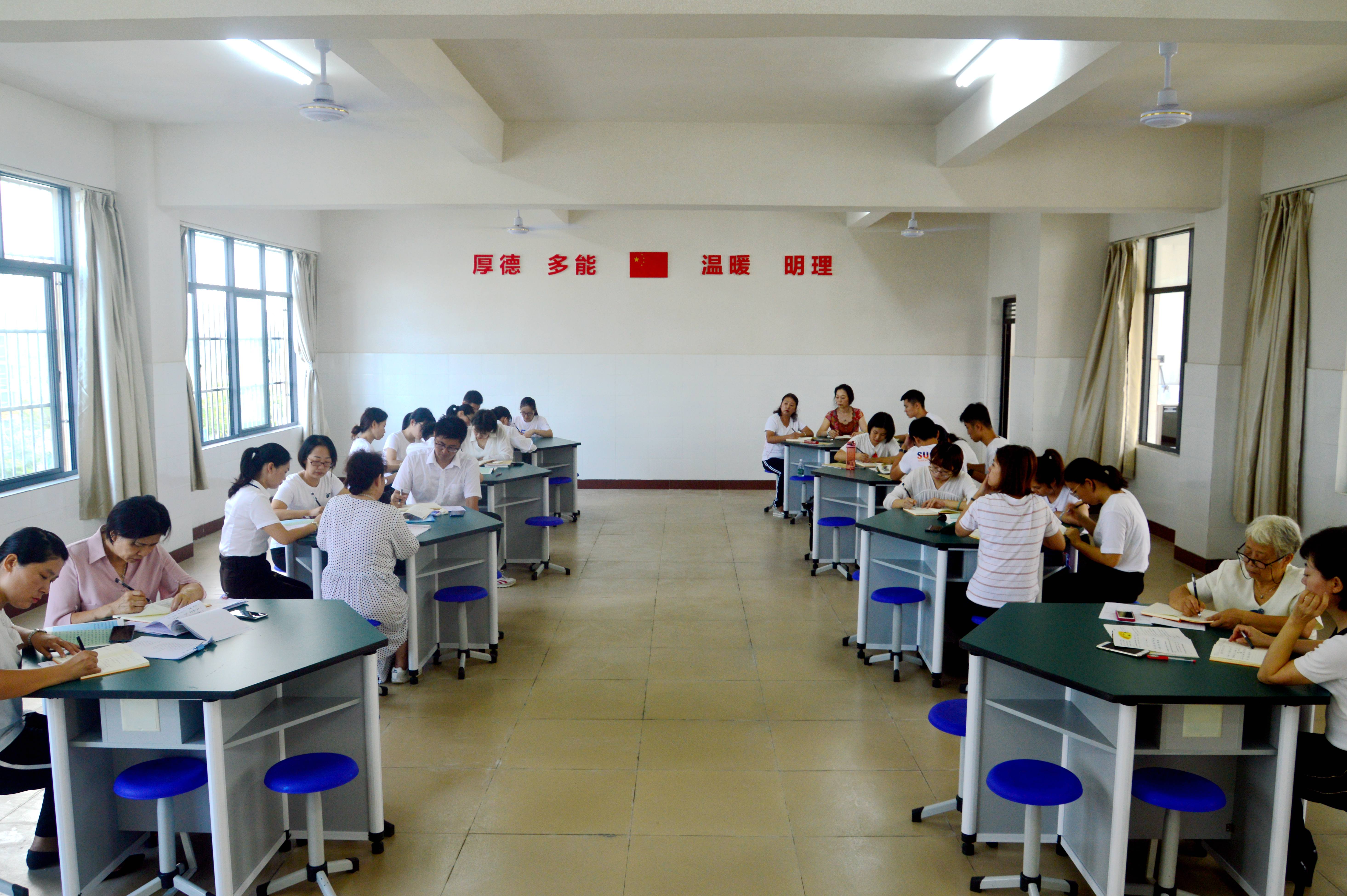 全员观摩集体备课——寰小教研进行时